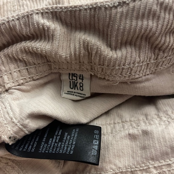 Urban Outfitters BDG Beige Corduroy Women Shorts Size 4 - Picture 3 of 4